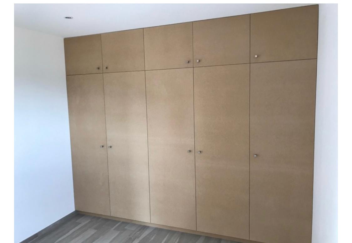 Placard sur mesure intégré