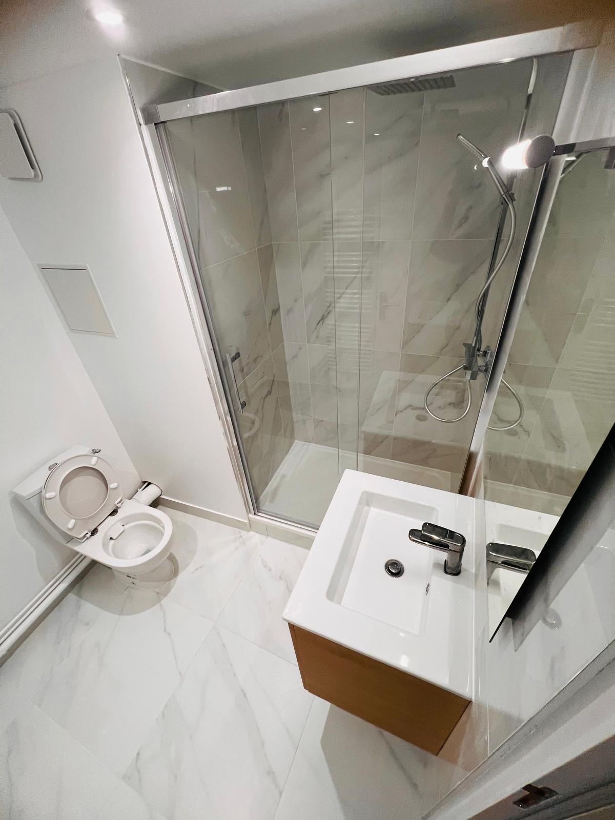 Rénovation de salle de bain - Carrelage effet marbre